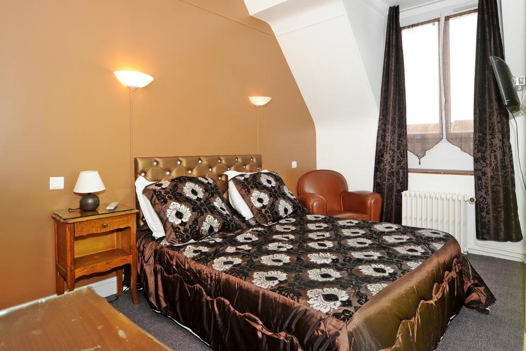 Hotel La Tour Sully-sur-Loire Rom bilde